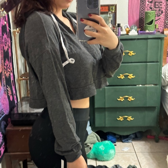 sweater - Picture 5 of 5